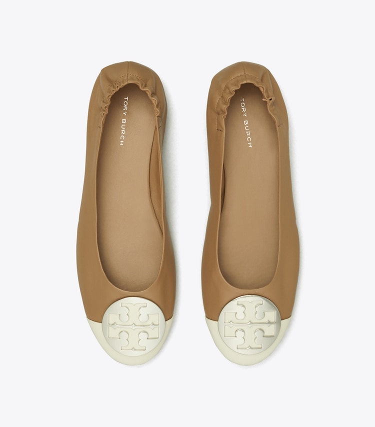 TORY BURCH CLAIRE CAP-TOE BALLET - Light Cream / Almond Flour