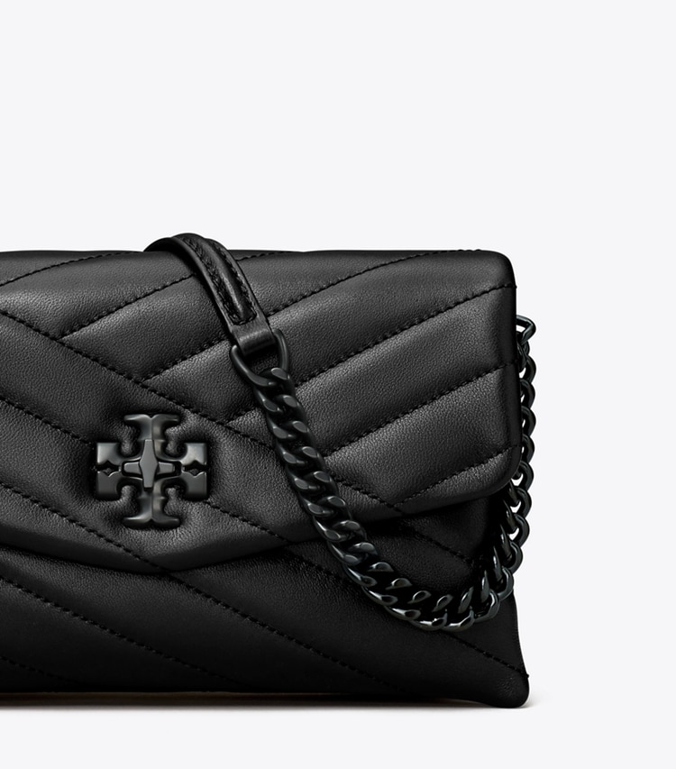 TORY BURCH KIRA CHEVRON POWDER COATED CHAIN WALLET - Black