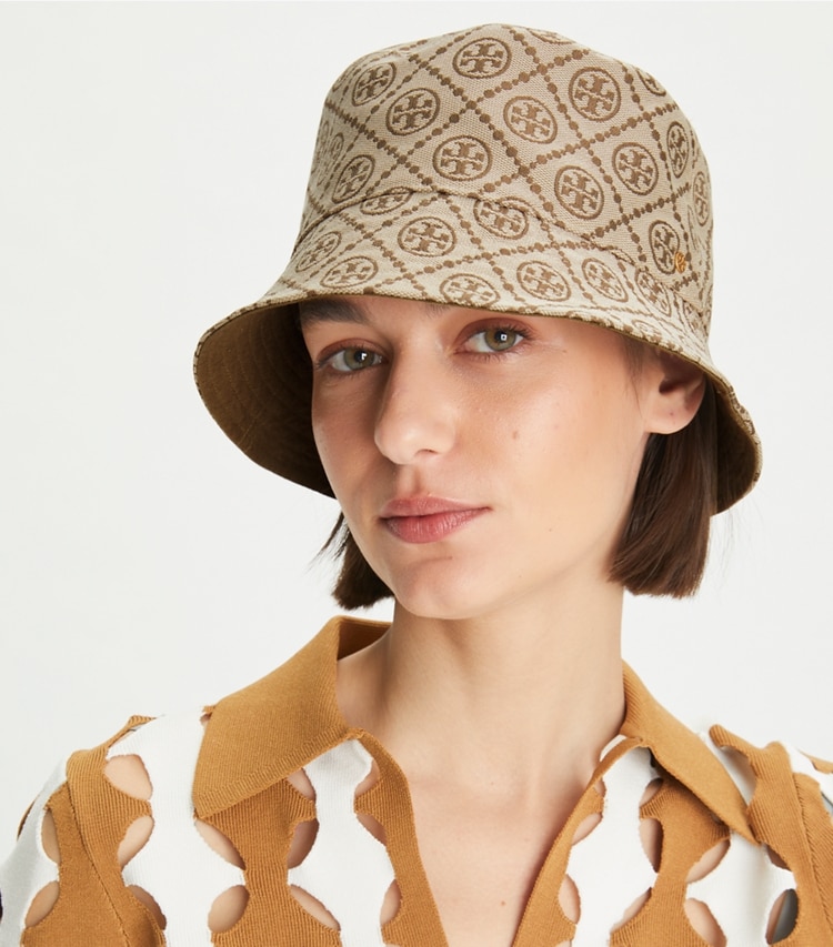 TORY BURCH SHORT-BRIM T MONOGRAM BUCKET HAT - Hazel