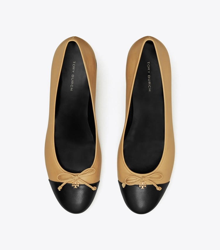 TORY BURCH CAP-TOE PUMP - Ginger Shortbread / Perfect Black